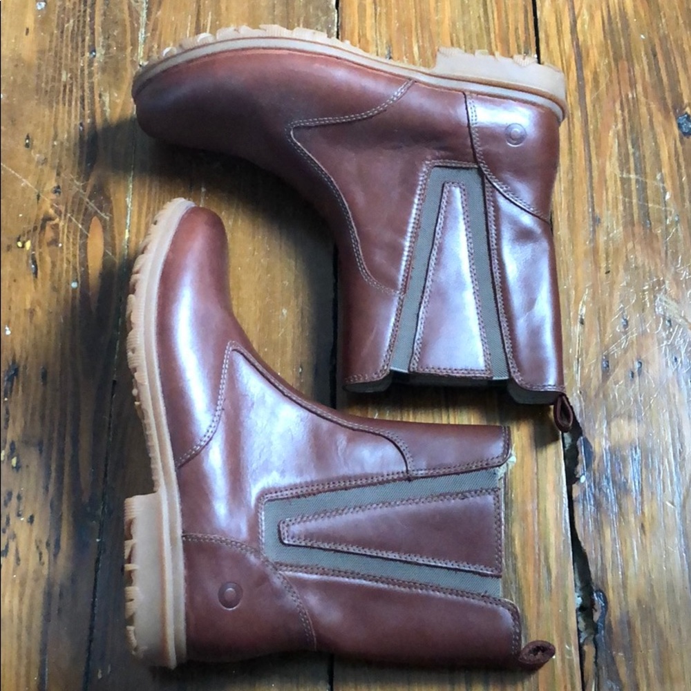 Bogs women’s Leather upper boots /new size 8.5